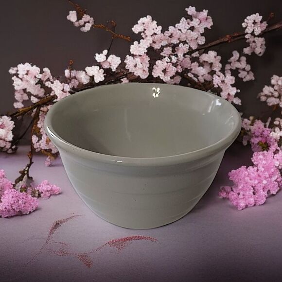 Monmouth Pottery Beehive Bowl 6" Gray Mixing Nesting Maple Leaf Vintage USA Farm - Picture 10 of 15